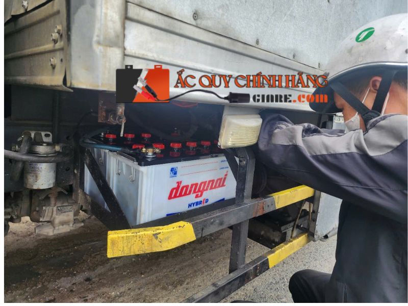 Cứu hộ ắc quy xe tải tận nơi