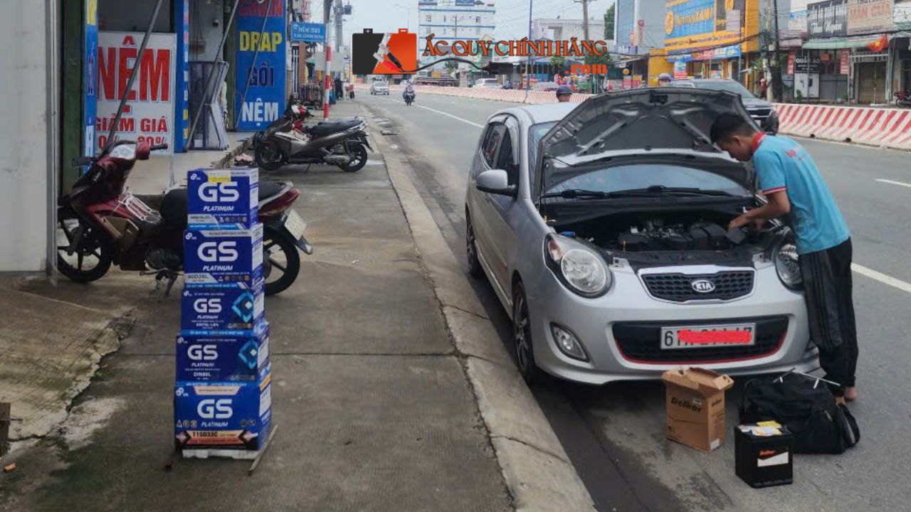 câu bình ắc quy ô tô tại nhà